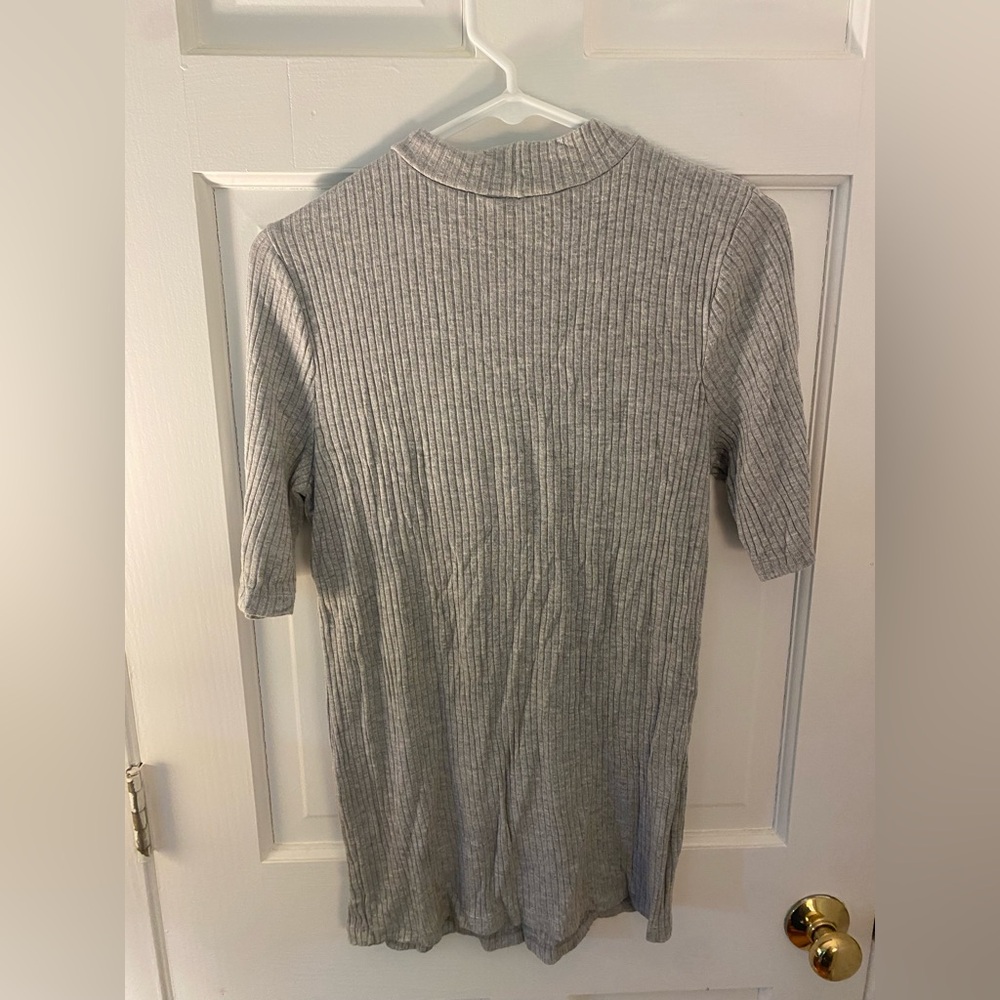 2 A Pea in the Pod Short Sleeved Knit Mock Turtlenecks